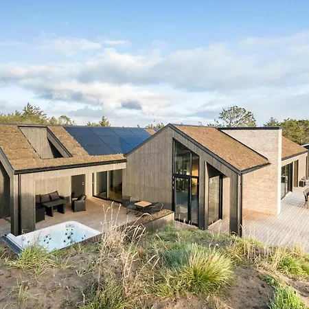 Holiday home 4 Bedroom Pet Friendly In